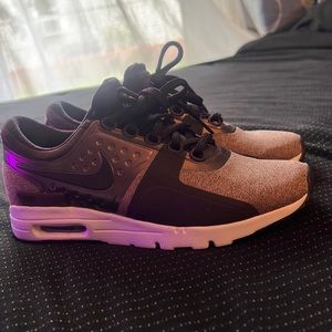 NEW Size 6 women's NIKE Air Max